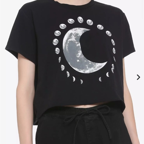 Hot Topic Moon Phases Boxy Girls Crop T-Shirt Like New! Size M Raw hem & Neck - Picture 2 of 10